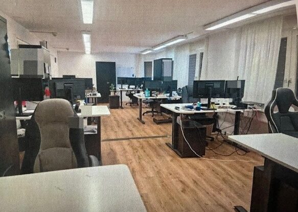 Büro im Feld 2 Computerraum